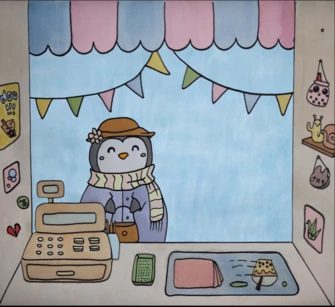 Pingouin vendeur en écharpe derrière un comptoir, guirlandes pastel, caisse enregistreuse et objets exposés.